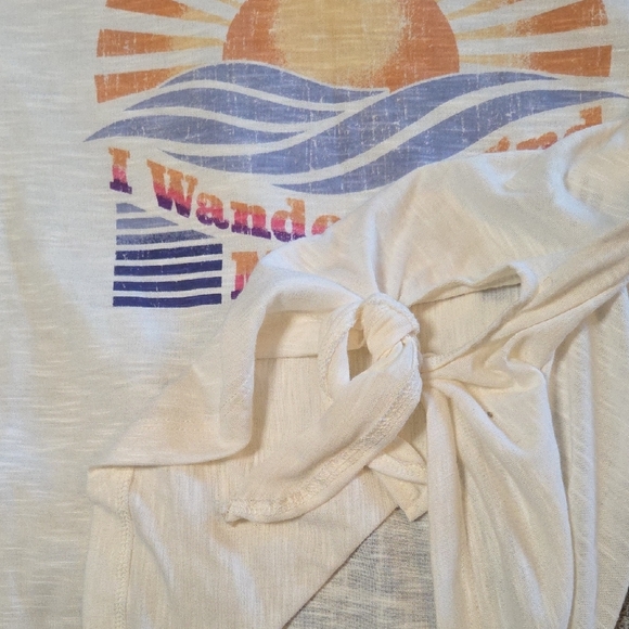 NWT Jessica Simpson "I Wander To Find Myself" Tee With Sun And Waves - Picture 9 of 10